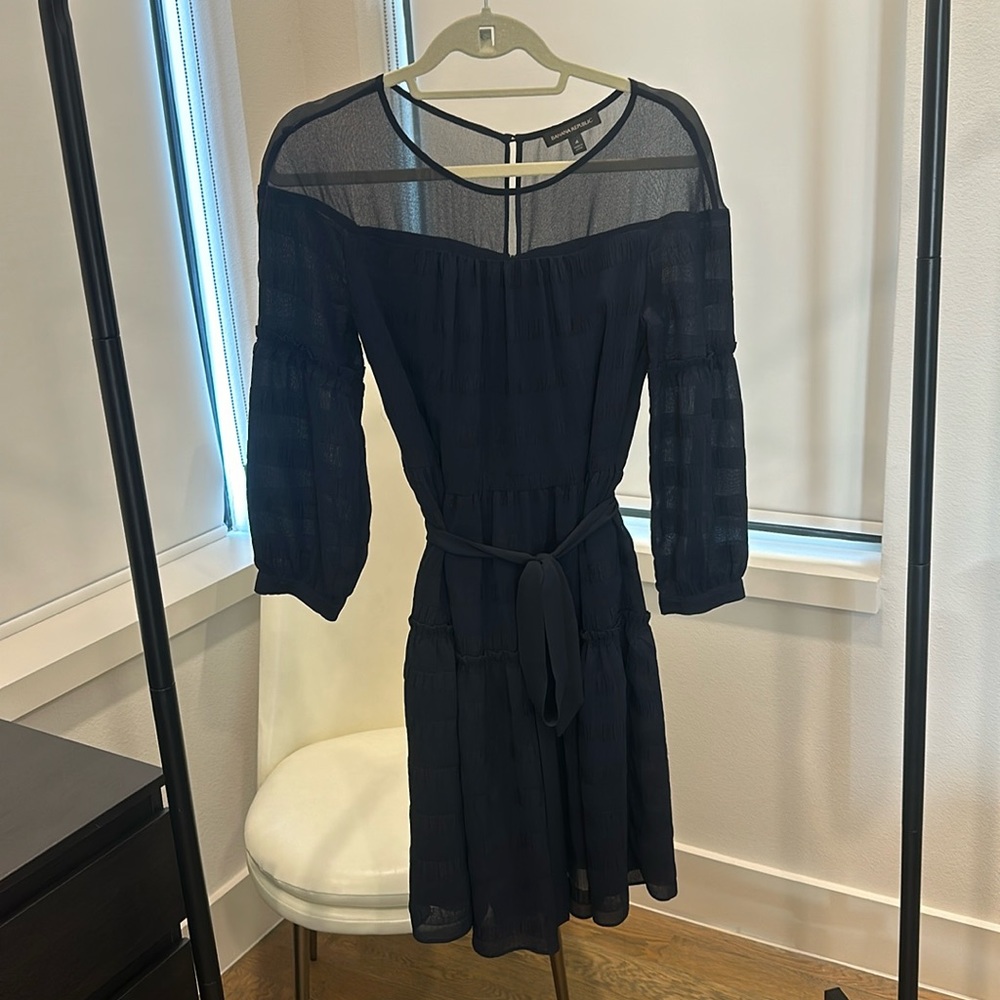 Women’s Banana Republic dress • size: 4 • mesh detailing and removable belt